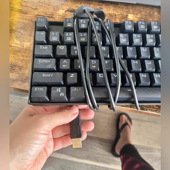 red dragon Other - Redragon K552 Wired Mechanical Gaming Keyboard plus Speaker